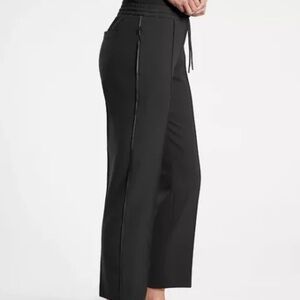 ATHLETA Endeavor Straight Leg Pant Black elastic waist zip pockets Sz 8 Like New